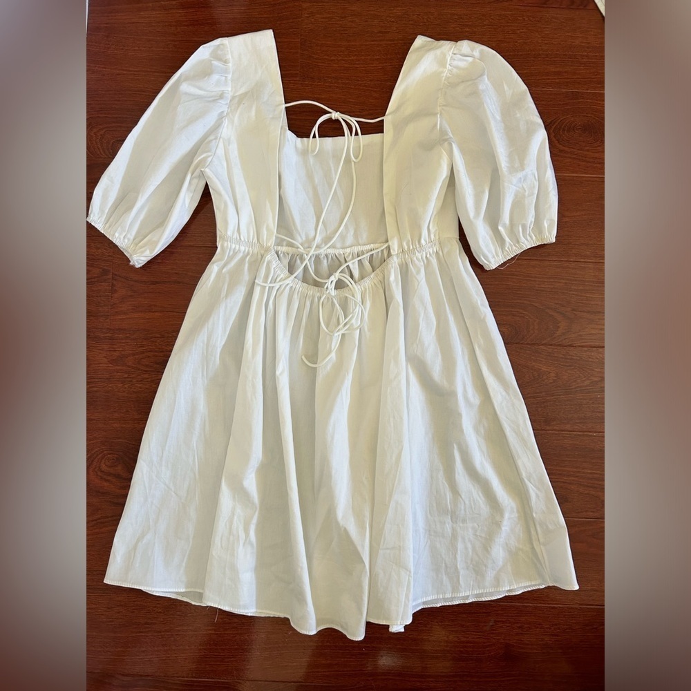 NWOT White Open-Back Dress Size M - Picture 6 of 6